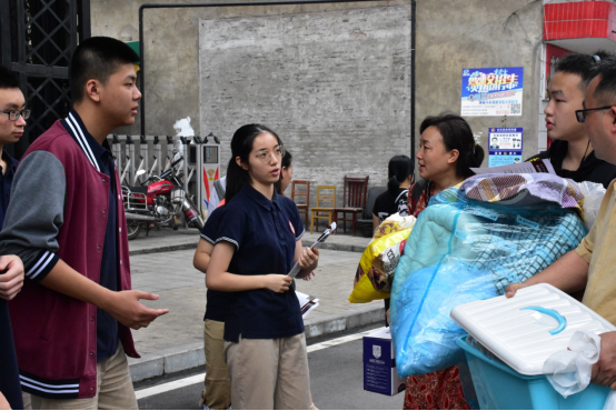 2019.9.1重庆八中树人中学含谷校区喜迎新生简报(2)318.png