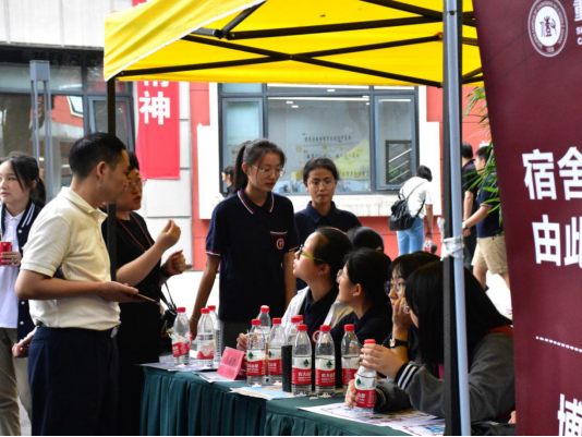 2019.9.1重庆八中树人中学含谷校区喜迎新生简报(2)323.png