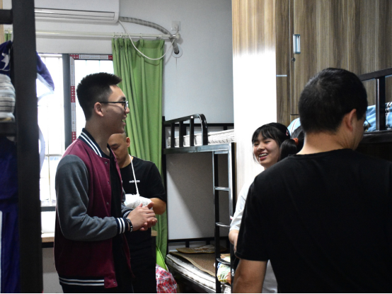 2019.9.1重庆八中树人中学含谷校区喜迎新生简报(2)713.png