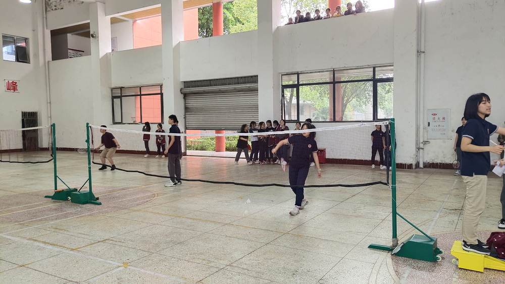 女子羽毛球单打比赛_调整大小.jpg